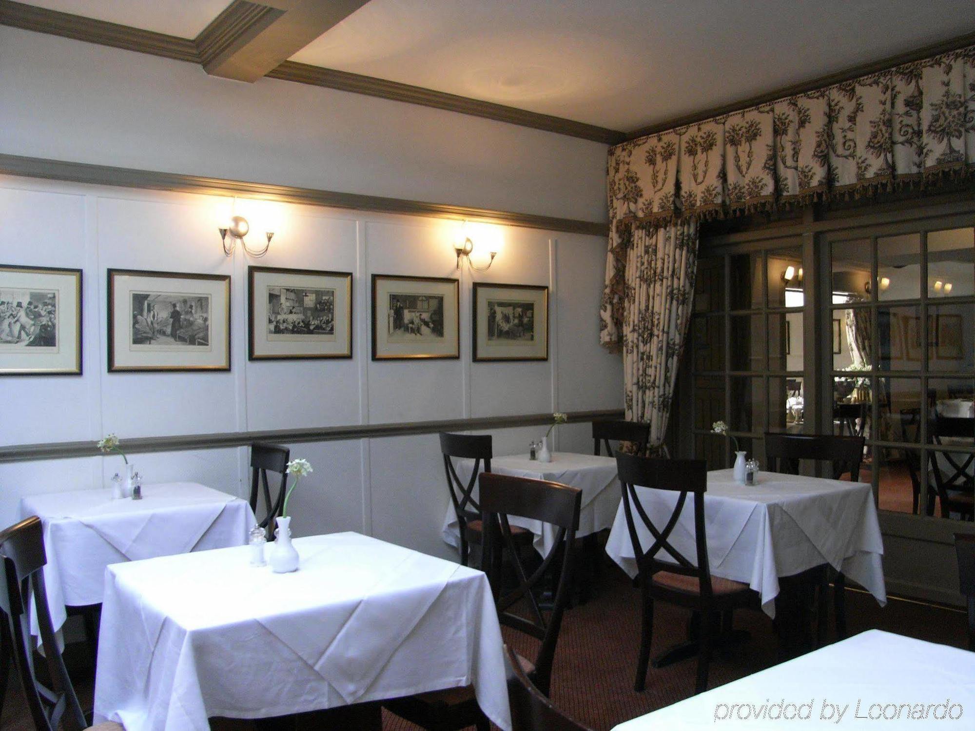 รันนิ่ง ฮอสส์ คันทรี อินน์ Mickleham ร้านอาหาร รูปภาพ