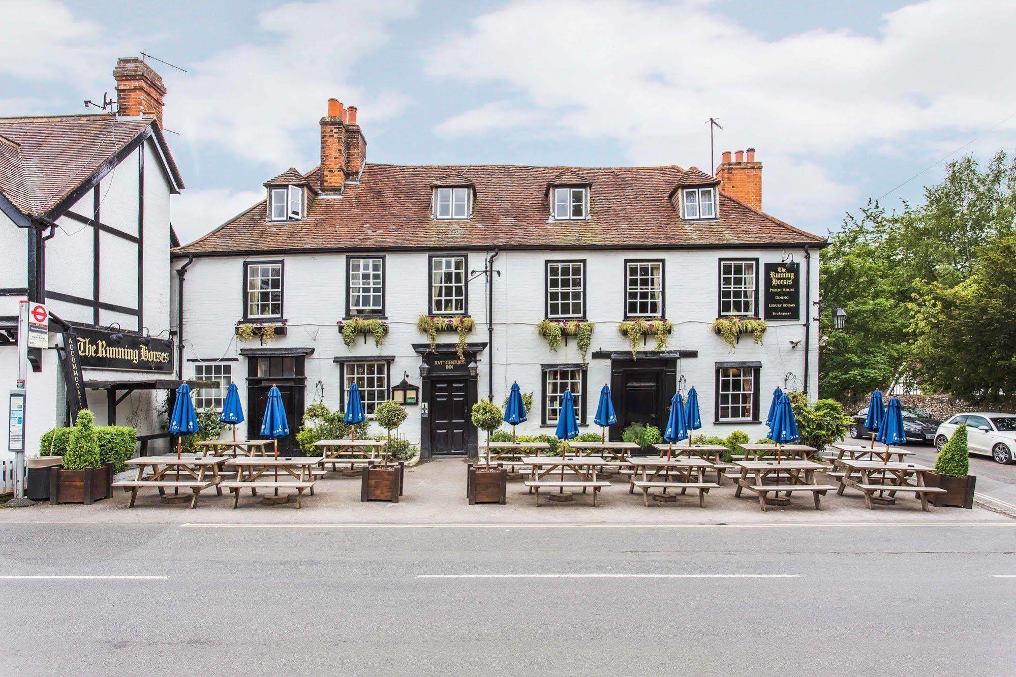 รันนิ่ง ฮอสส์ คันทรี อินน์ Mickleham ภายนอก รูปภาพ